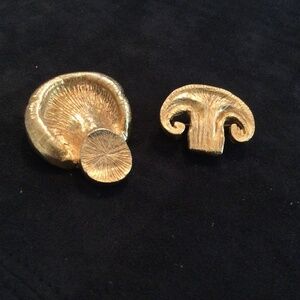 Mushroom pins large one is 1 3/4 x1 1/2 wide smaller 11/4 wide 7/8 wide